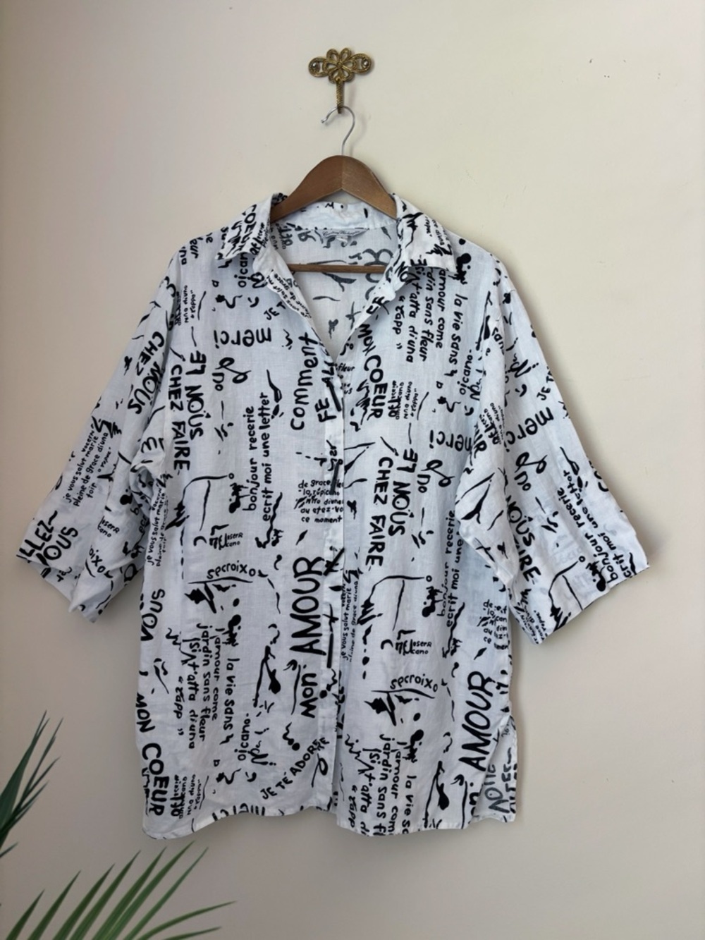 Courtney Washington White & Black Graffiti Linen Button Up Shirt Large